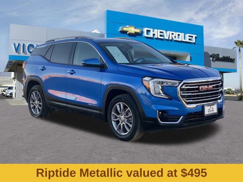 Used 2024 GMC Terrain SLT image 3