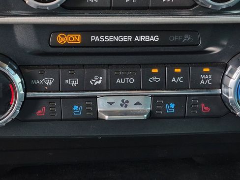 Used 2022 Ford F250 Lariat w/ Lariat Ultimate Package AWD/4WD image 23