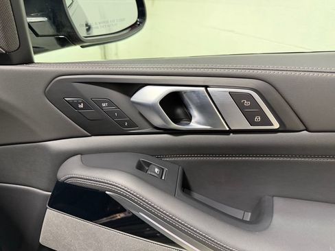 Used 2025 BMW X5 xDrive40i w/ Premium Enhanced Package AWD/4WD image 48