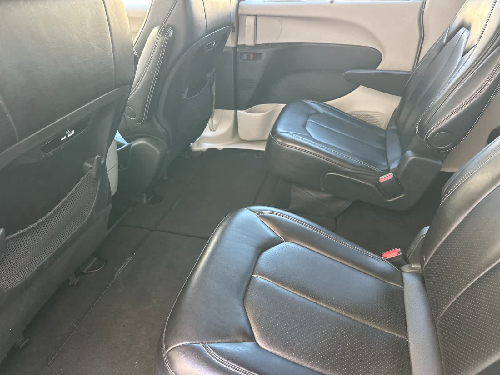 Used 2024 Chrysler Pacifica Touring-L FWD image 5