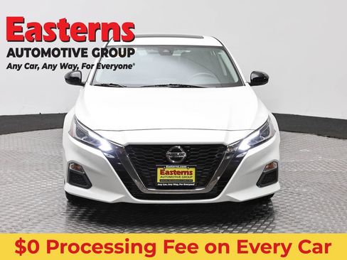 Used 2022 Nissan Altima 2.0 SR FWD image 2