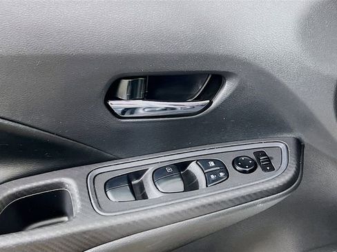 Used 2020 Nissan Versa SV image 9