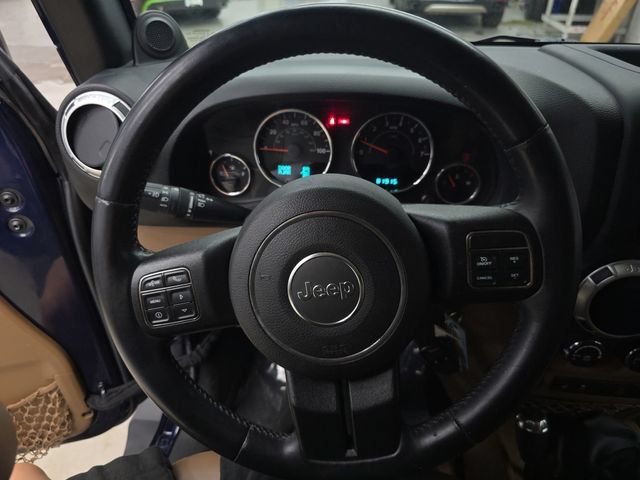 Used 2013 Jeep Wrangler Unlimited Sahara w/ Connectivity Group AWD/4WD image 22