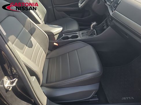 Used 2024 Volkswagen Jetta SE image 22