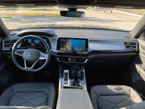 Used 2024 Volkswagen Atlas Cross Sport SE image 34