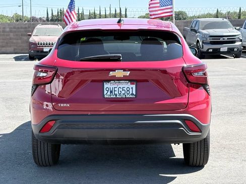 Used 2026 Chevrolet Trax LS FWD image 6