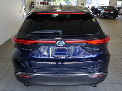 Used 2023 Toyota Venza XLE image 17