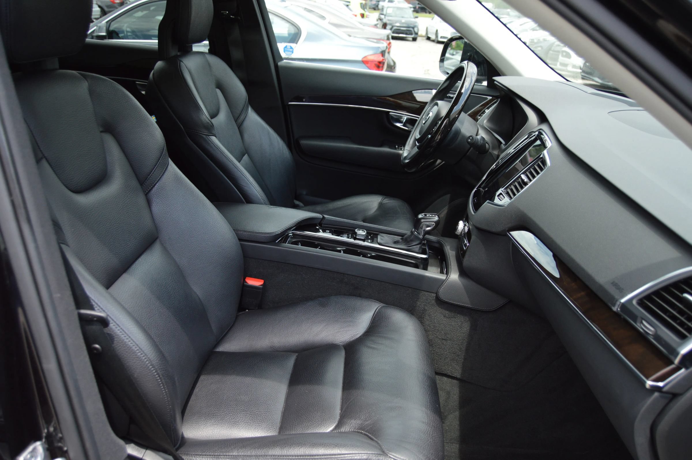 Used 2017 Volvo XC90 T6 Momentum w/ Vision Package AWD/4WD image 24