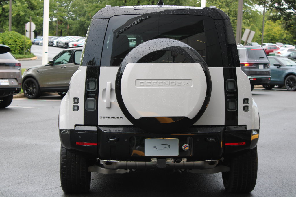 New 2026 Land Rover Defender 110 X-Dynamic SE AWD/4WD image 4