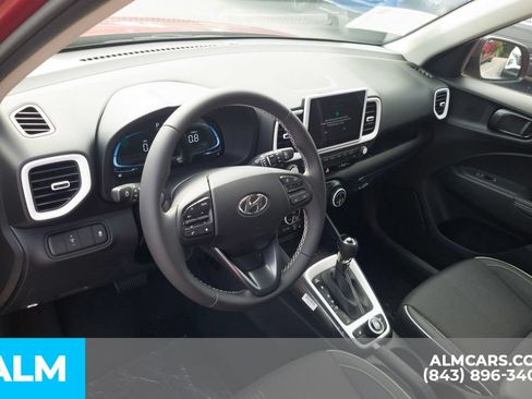Certified 2025 Hyundai Venue Limited FWD image 12
