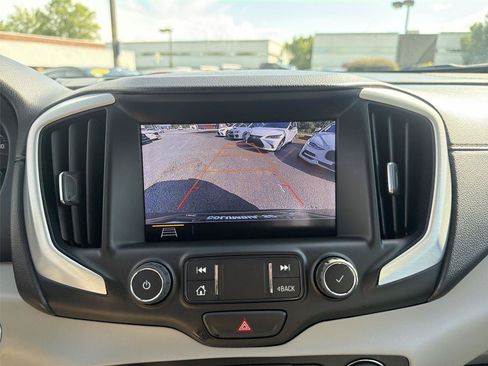 Used 2021 GMC Terrain SLT w/ Infotainment Package II FWD image 16