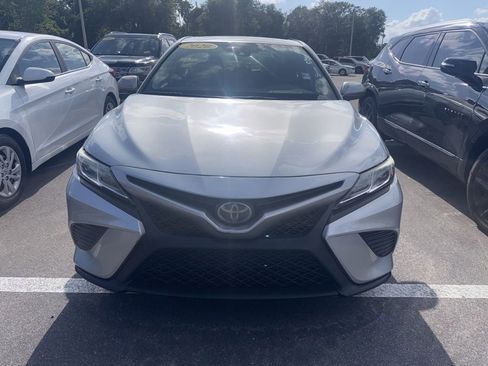 Used 2020 Toyota Camry SE FWD image 1