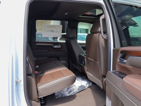 New 2026 GMC Sierra 3500 Denali w/ Denali Reserve Package image 35