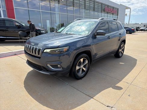 Used 2020 Jeep Cherokee Limited w/ Trailer Tow Group AWD/4WD image 1