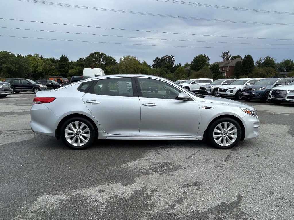 Used 2016 Kia Optima EX w/ Premium Package FWD image 4