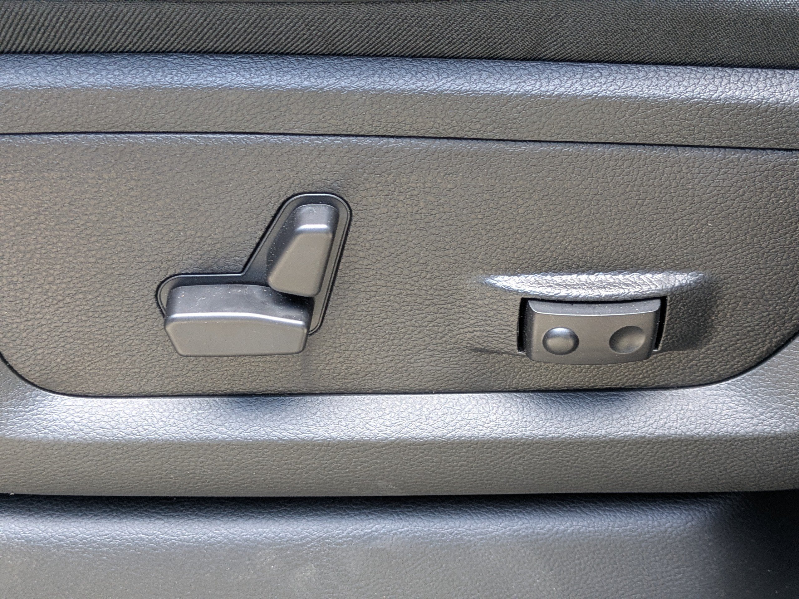 New 2026 RAM 3500 Laramie AWD/4WD image 17