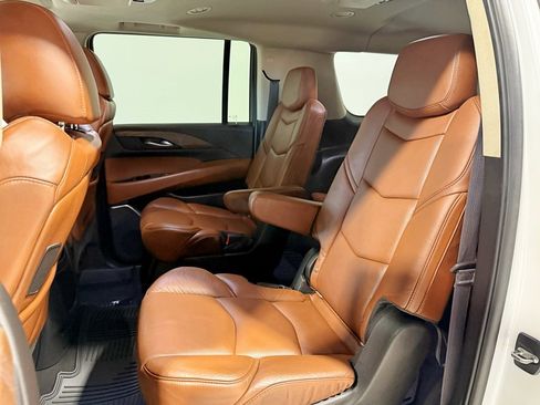 Used 2016 Cadillac Escalade ESV Premium image 36