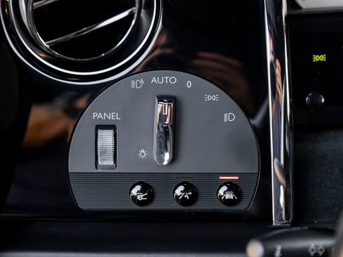 Certified 2018 Rolls-Royce Dawn RWD image 20