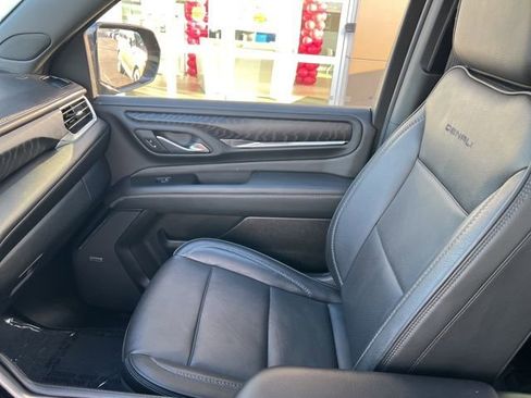 Used 2024 GMC Yukon XL Denali image 11