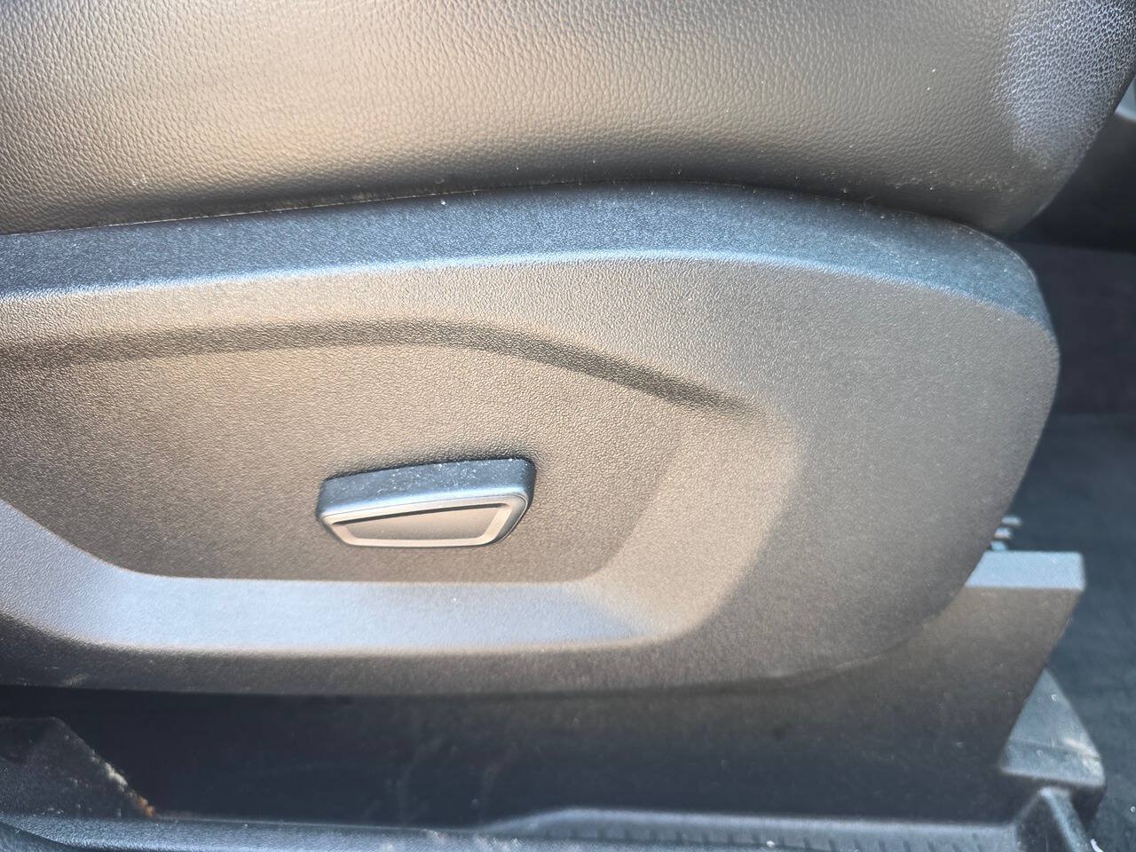 Used 2023 Ford Edge SEL AWD/4WD image 32