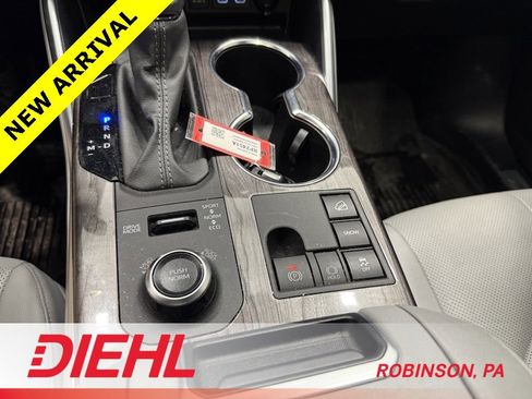 Used 2024 Toyota Highlander Limited image 36