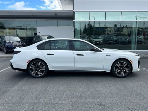 New 2026 BMW i7 M70 w/ Executive Package AWD/4WD image 6