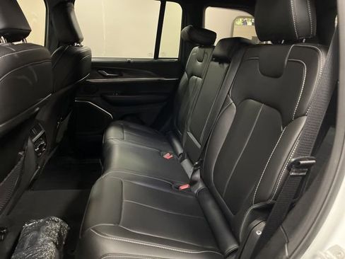 Used 2025 Jeep Grand Cherokee Limited w/ Luxury Tech Group II image 14