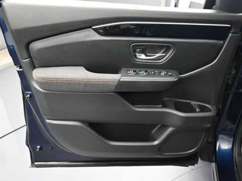 Used 2025 Honda Pilot Sport image 13