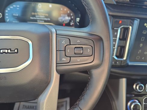 Used 2023 GMC Yukon XL Denali image 9