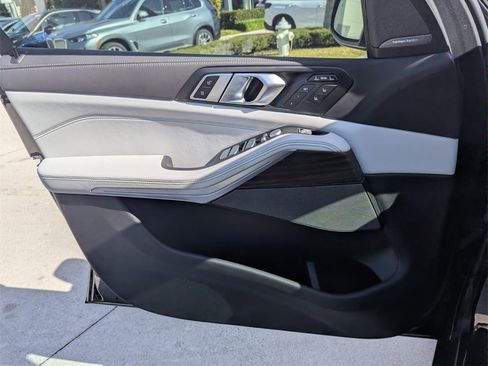 Certified 2025 BMW X7 xDrive40i w/ Executive Package image 25