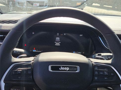 Certified 2025 Jeep Grand Cherokee L Limited image 40