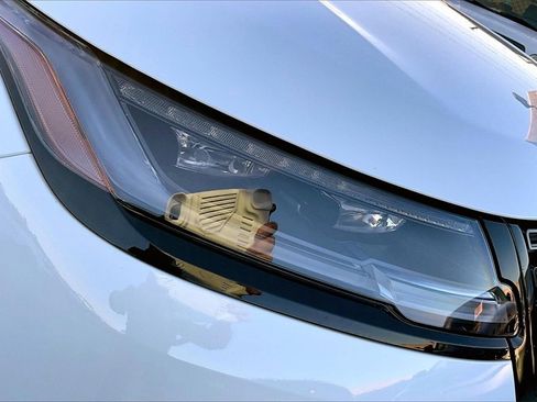 Used 2025 Land Rover Range Rover Velar Dynamic SE image 29