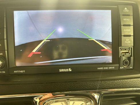 Used 2016 Chrysler Town & Country Touring image 22