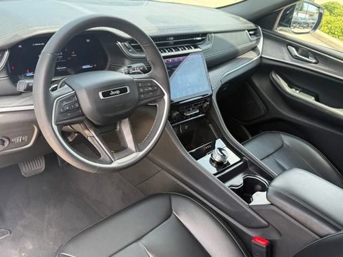 Used 2024 Jeep Grand Cherokee Limited RWD image 11