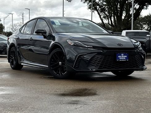 New 2026 Toyota Camry SE image 2