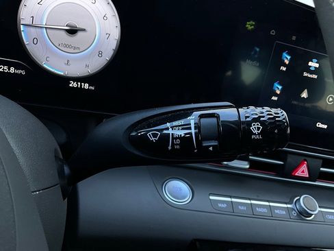 Used 2025 Hyundai Elantra SEL image 39