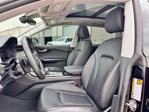 Used 2019 Audi Q8 Premium Plus w/ Premium Plus AWD/4WD image 13