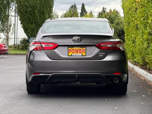 Used 2020 Toyota Camry SE FWD image 5
