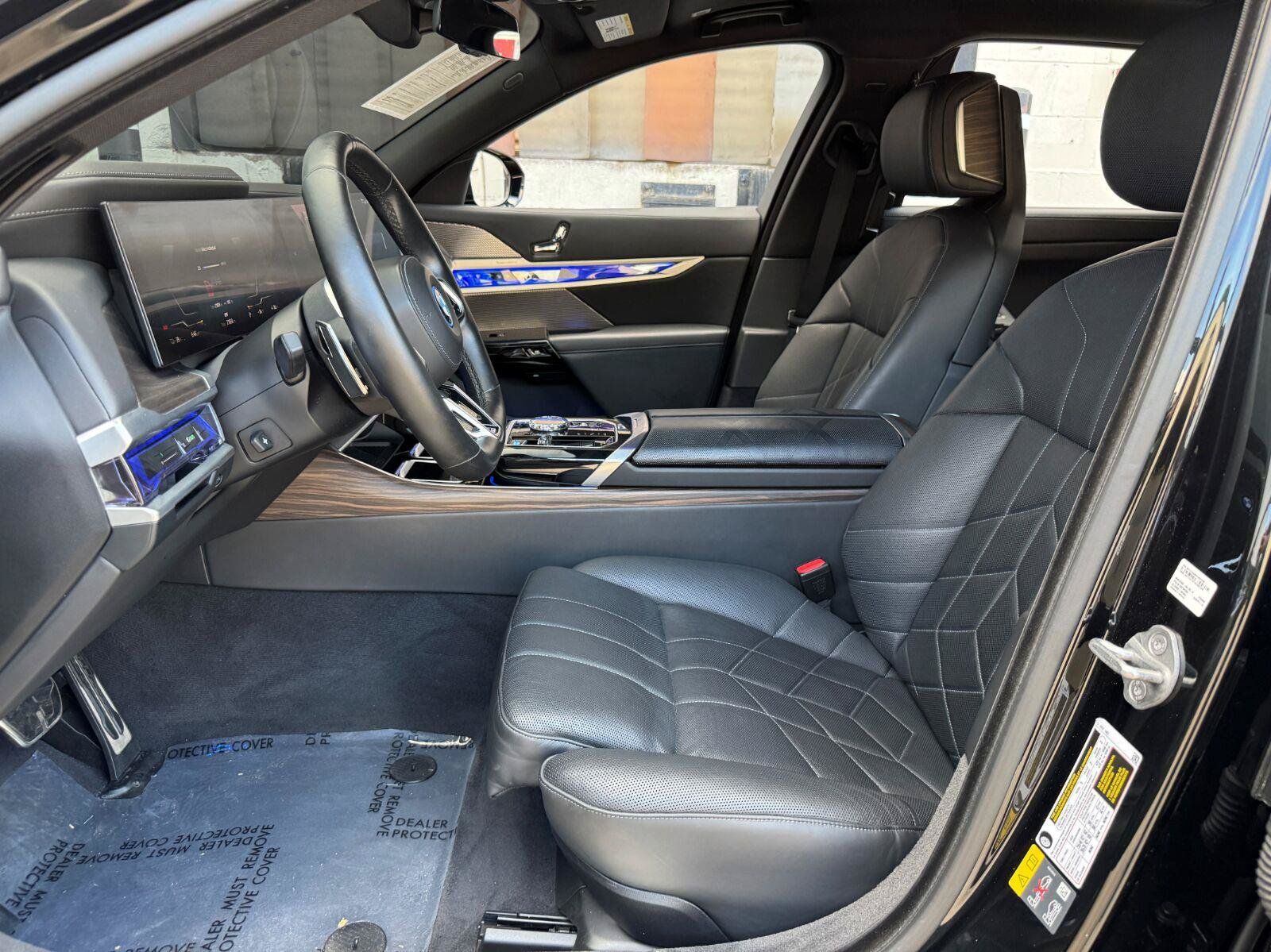Used 2024 BMW i7 eDrive50 w/ M Sport Package RWD image 17