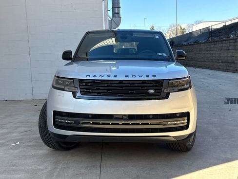 Certified 2025 Land Rover Range Rover SE image 2