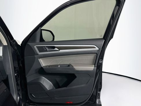 Used 2023 Volkswagen Atlas SE w/ Black Wheel Package FWD image 35