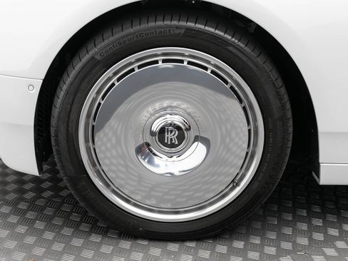 Used 2024 Rolls-Royce Phantom Extended Wheelbase w/ Leather Finishing Pack image 35