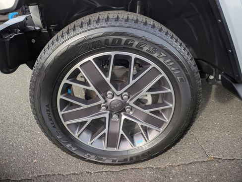 Used 2022 Jeep Wrangler Unlimited Sahara image 28