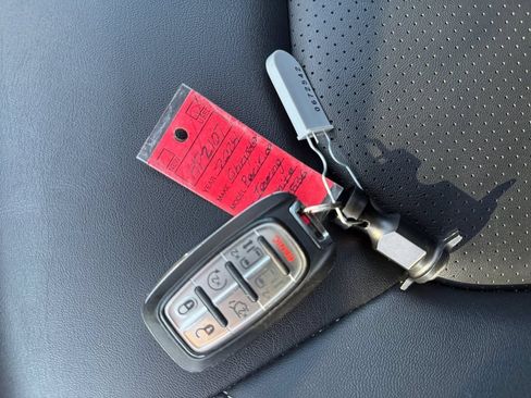 Used 2024 Chrysler Pacifica Touring-L FWD image 34