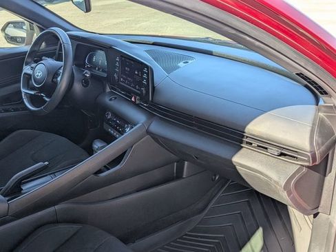 Used 2025 Hyundai Elantra Sport image 29