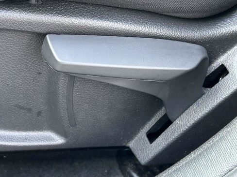 Used 2018 Ford Focus SE FWD image 12