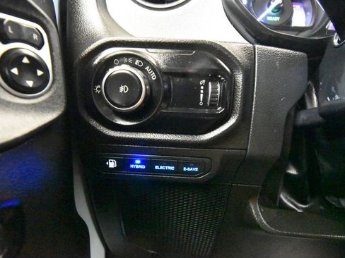 Used 2024 Jeep Wrangler Unlimited AWD/4WD image 39
