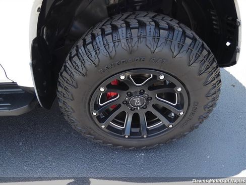 Used 2020 Toyota 4Runner SR5 AWD/4WD image 17
