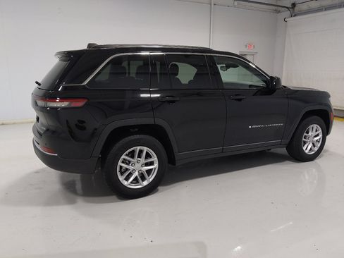 Used 2023 Jeep Grand Cherokee Laredo AWD/4WD image 10