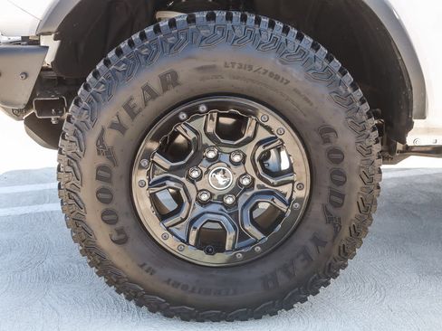 Used 2024 Ford Bronco Wildtrak image 11